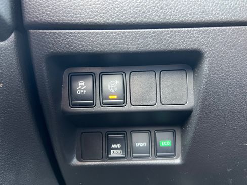 Used 2017 Nissan Rogue SV AWD/4WD image 24