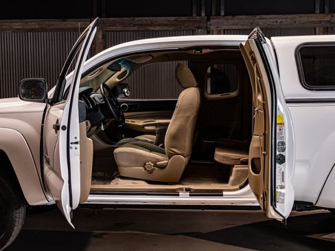 Used 2011 Toyota Tacoma PreRunner w/ SR5 Pkg #2 image 24