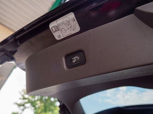 Used 2019 Lincoln Nautilus Reserve FWD image 11