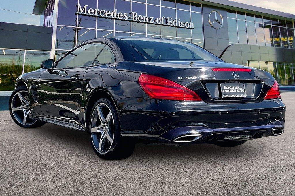 Used 2018 Mercedes-Benz SL 550 image 2