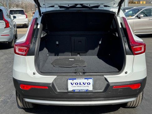 Certified 2025 Volvo XC40 B5 Core image 5