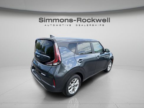 Used 2025 Kia Soul LX w/ LX Technology Package FWD image 5