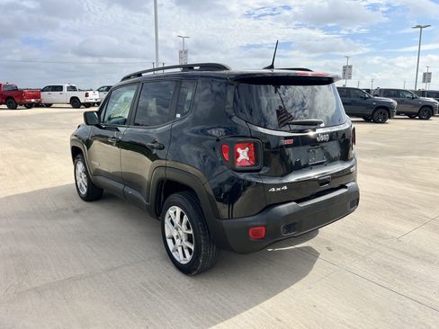 Used 2022 Jeep Renegade Latitude AWD/4WD image 4