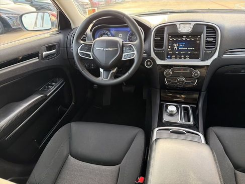 Used 2023 Chrysler 300 Touring RWD image 20
