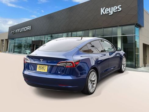Used 2021 Tesla Model 3 Standard Range Plus image 4