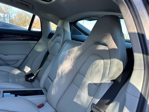 Used 2018 Porsche Panamera 4 image 30