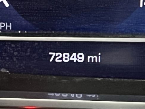 Used 2023 Chevrolet Suburban Premier image 28