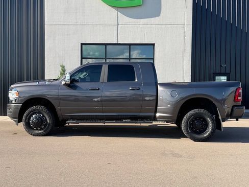 Used 2023 RAM 3500 Laramie AWD/4WD image 2