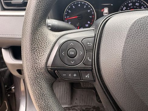 Used 2019 Toyota RAV4 LE FWD image 13