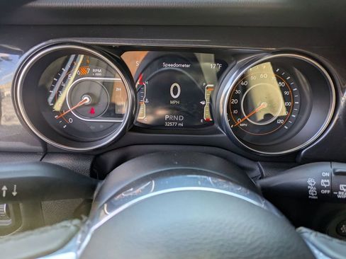 Used 2022 Jeep Wrangler Unlimited Sahara image 15