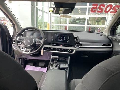 Used 2025 Kia Sportage LX FWD image 38