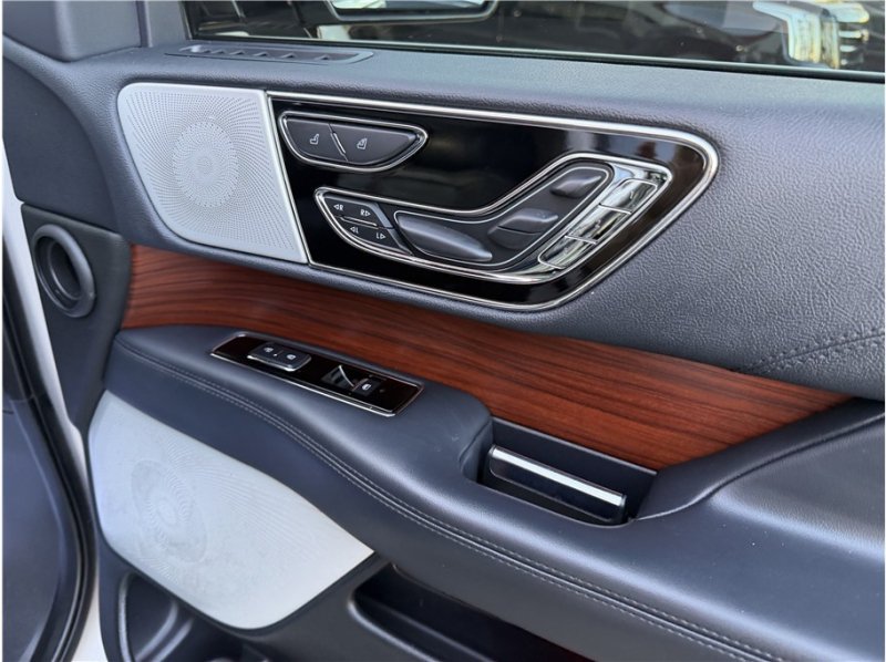 Used 2022 Lincoln Navigator L Reserve AWD/4WD image 36
