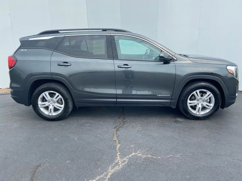 Used 2020 GMC Terrain SLE w/ Driver Convenience Package image 2