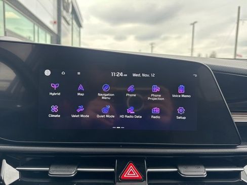 Used 2023 Kia Niro SX Touring image 17