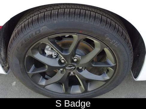 New 2024 Chrysler Pacifica Limited w/ S Appearance Package image 11