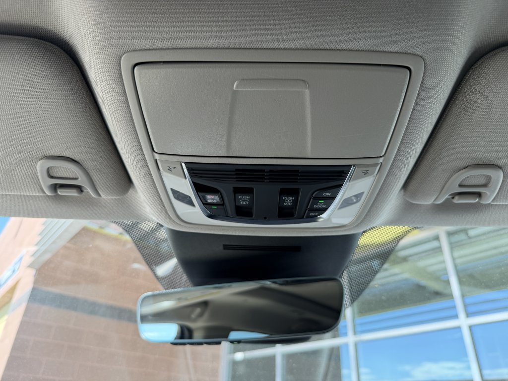 Used 2025 Acura MDX FWD image 25