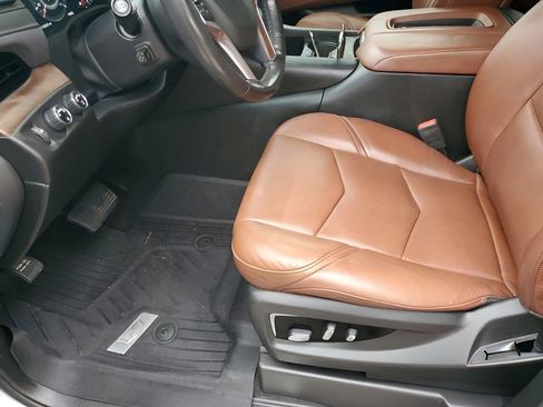 Used 2018 Cadillac Escalade Luxury image 35