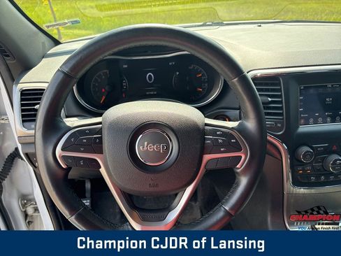 Used 2018 Jeep Grand Cherokee Laredo AWD/4WD image 10