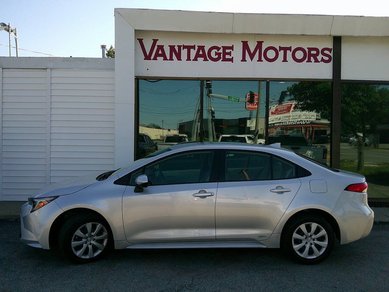 Used 2024 Toyota Corolla LE AWD/4WD image 8