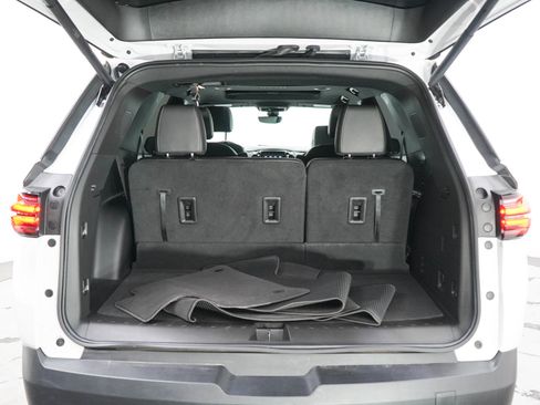 Used 2023 Chevrolet Traverse LT w/ LT Premium Package AWD/4WD image 17