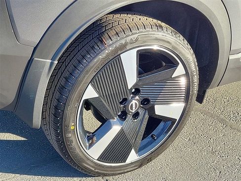 New 2026 Nissan Kicks SR image 3