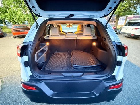 Used 2016 Jeep Cherokee Latitude w/ Cold Weather Group FWD image 30