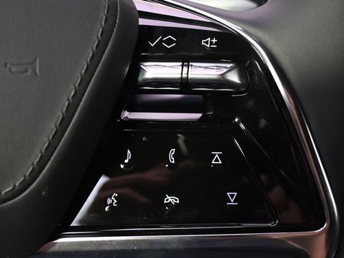 New 2026 Cadillac Vistiq Platinum image 34