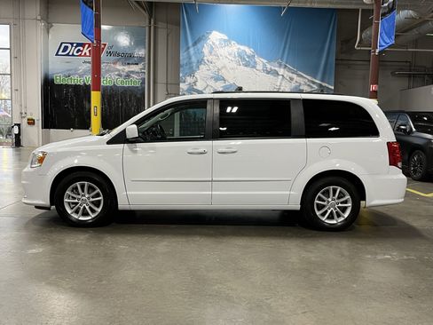 Used 2016 Dodge Grand Caravan SXT w/ Rear Park Assist Package image 2