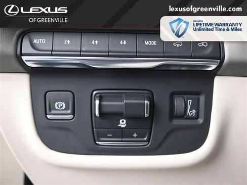 Used 2025 Cadillac Escalade Sport Platinum image 11