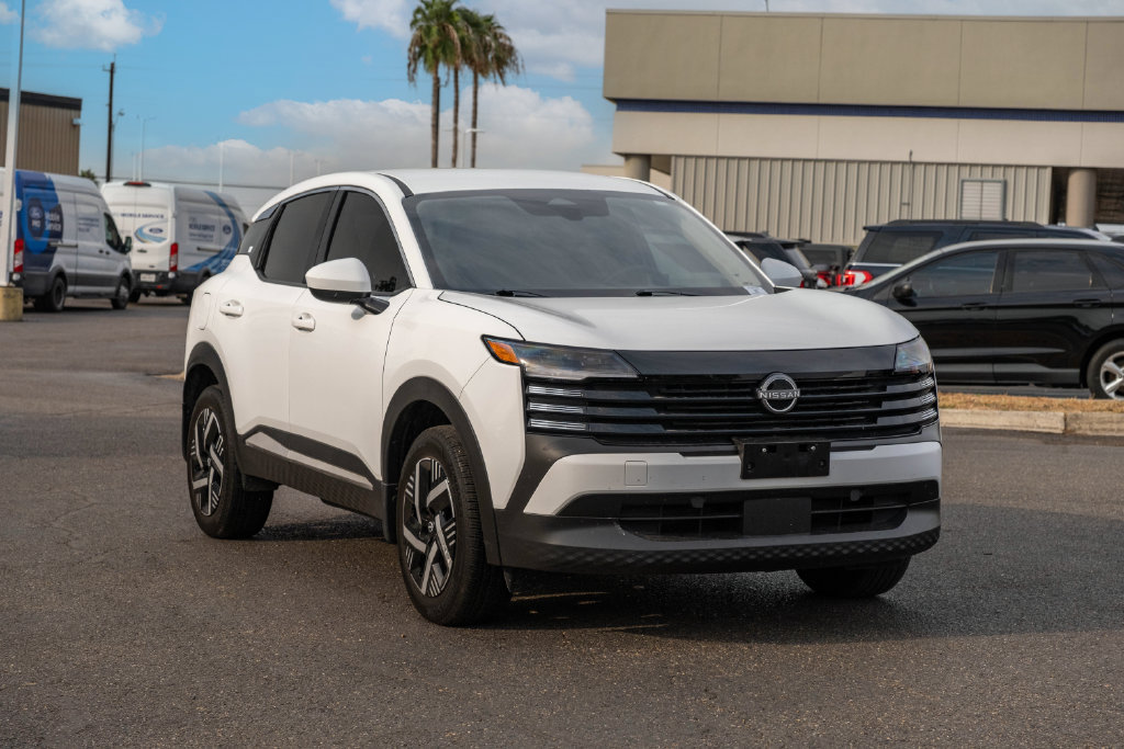 Used 2025 Nissan Kicks SV FWD image 1