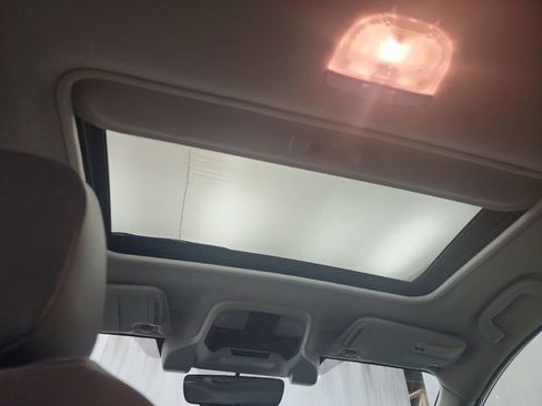 Used 2022 Subaru Crosstrek 2.5i Sport w/ Moonroof Package image 17