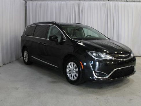 Used 2018 Chrysler Pacifica Touring-L Plus FWD image 30