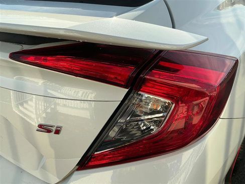 Used 2018 Honda Civic Si image 14