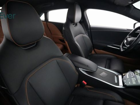 Used 2023 Lucid Air Touring image 9