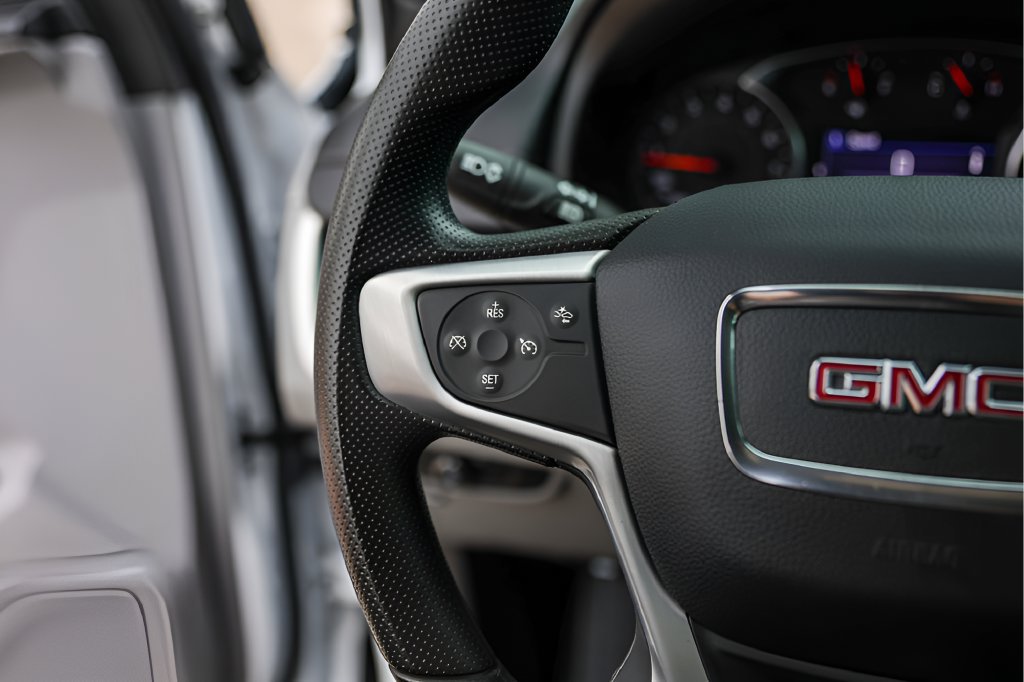 Used 2022 GMC Terrain SLE w/ Driver Convenience Package FWD image 16