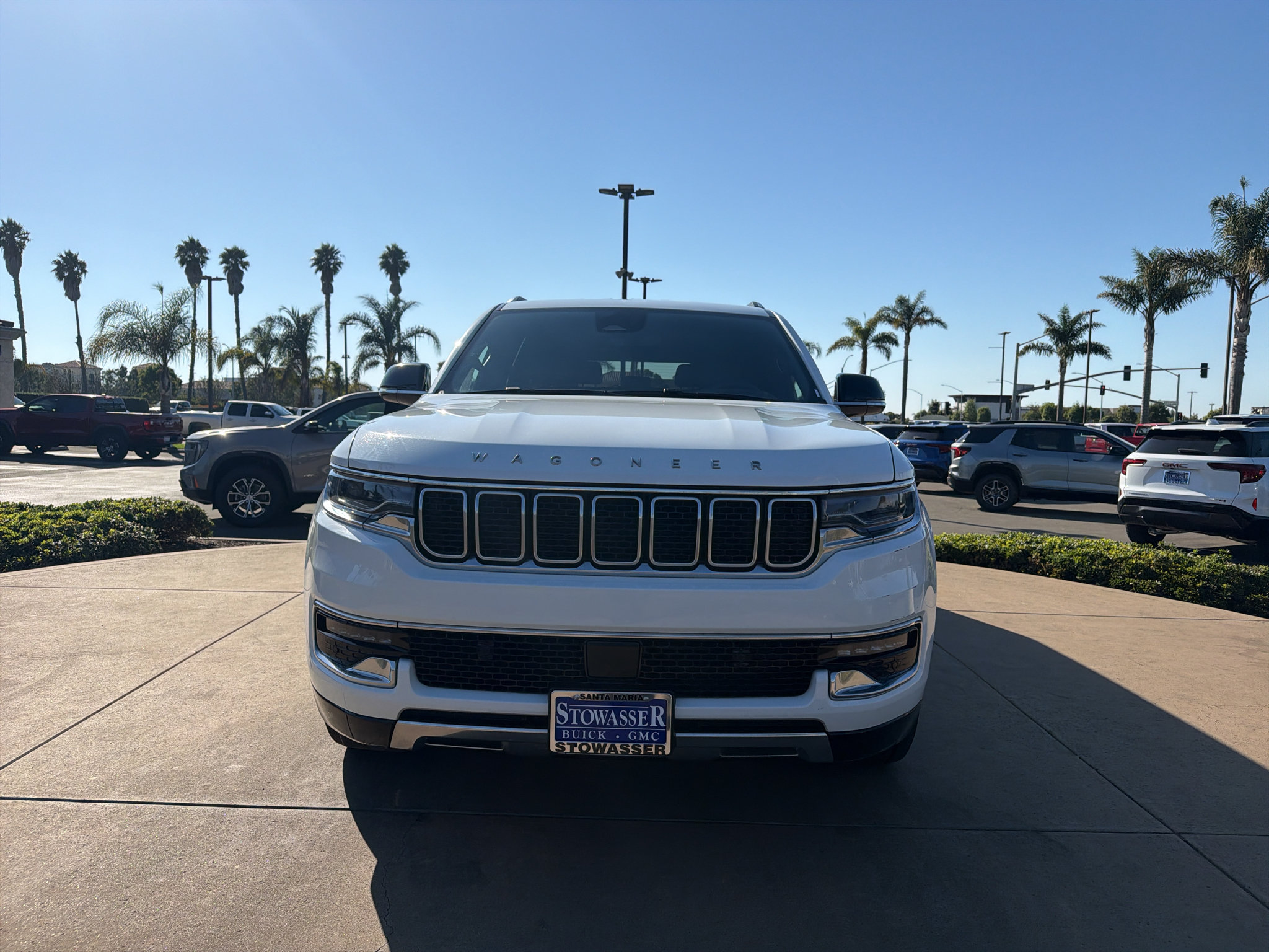 Used 2024 Jeep Wagoneer L Series III w/ Flexible Seating Group AWD/4WD image 2