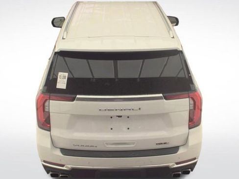 Used 2025 GMC Yukon XL Denali AWD/4WD image 8
