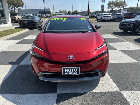 Used 2025 Toyota Prius XLE image 2