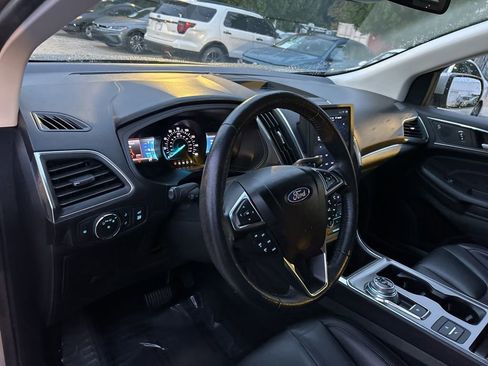 Used 2022 Ford Edge Titanium image 16