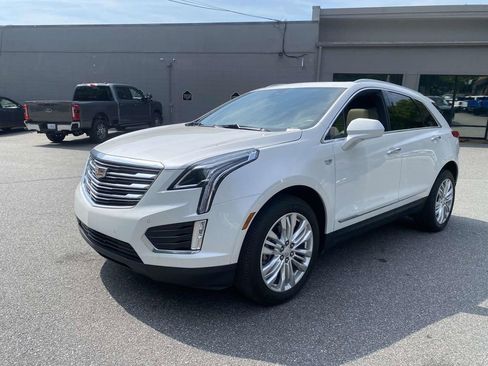 Used 2018 Cadillac XT5 Premium Luxury FWD image 3