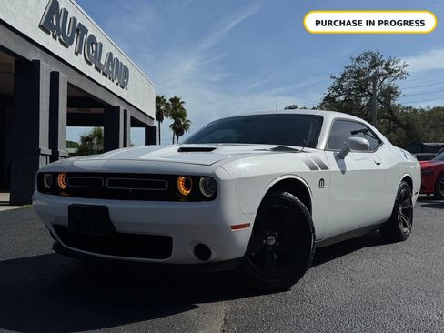 Used 2015 Dodge Challenger SXT RWD image 12