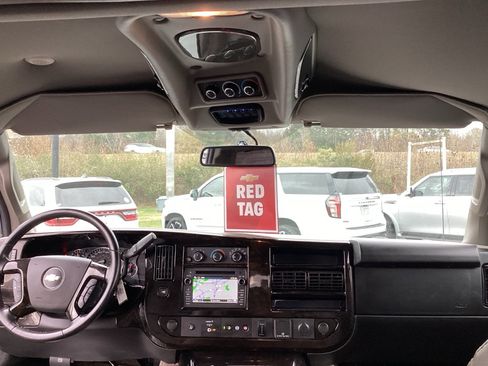 Used 2018 Chevrolet Express 2500 w/ Enhanced Convenience Package image 13