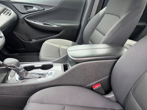 Used 2025 Chevrolet Malibu LT FWD image 12