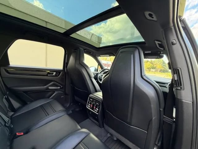 Used 2020 Porsche Cayenne AWD/4WD image 36