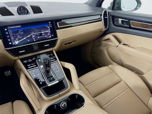 Used 2023 Porsche Cayenne S image 26