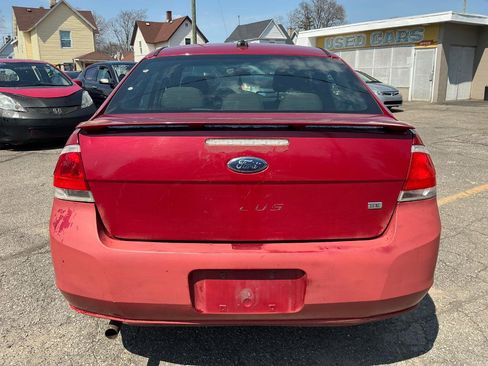 Used 2010 Ford Focus SE image 4