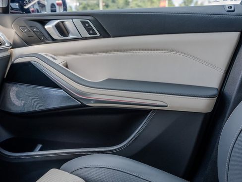 Used 2025 BMW X7 M60i image 14