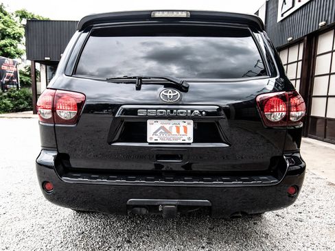 Used 2018 Toyota Sequoia SR5 RWD image 9