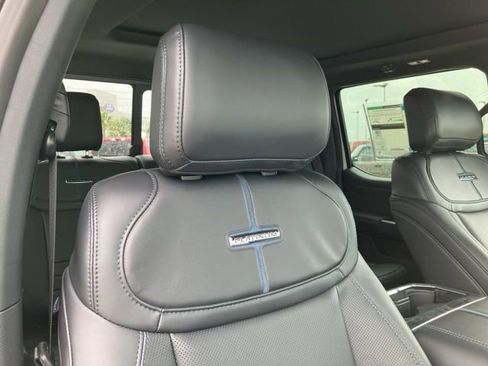 New 2025 Ford F250 Platinum image 19