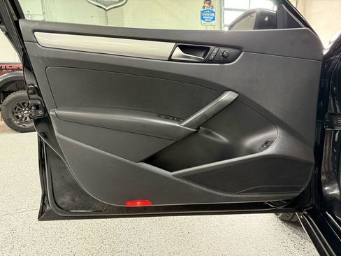 Used 2014 Volkswagen Passat 2.5 S image 9